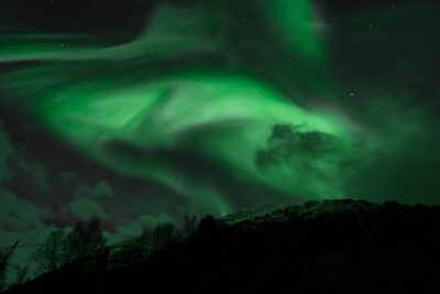 7 hours Tromsø Aurora Tour: Photos, snacks & warm drinks included - Meet at Fr Nansens plass 1A: the quick checklist before the bus leaves
