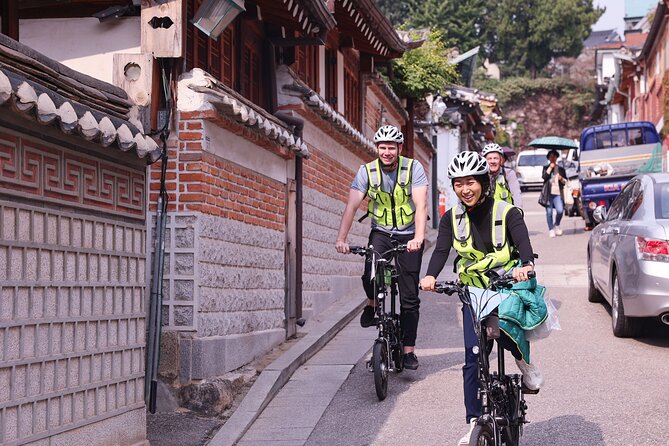 Afternoon E-bike tour and "Happy Hour" food and drinks - Entering Seoul fast with an e-bike loop that makes sense