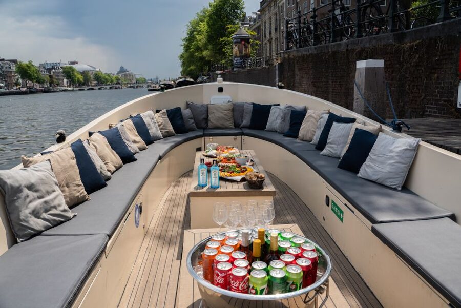 Amsterdam: Private Canal Booze Cruise with Unlimited Drinks - Private and Covered: Comfort on a 1-Hour Canal Cruise
