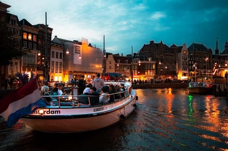 Amsterdam: The Bulldog Boat Smoke and Booze Cruise - How the guide experience really works on board