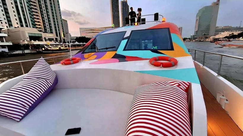 Bangkok : Chaophraya Booze Cruise – Drinks Onboard - What You See From the River (and how to enjoy it without rushing)