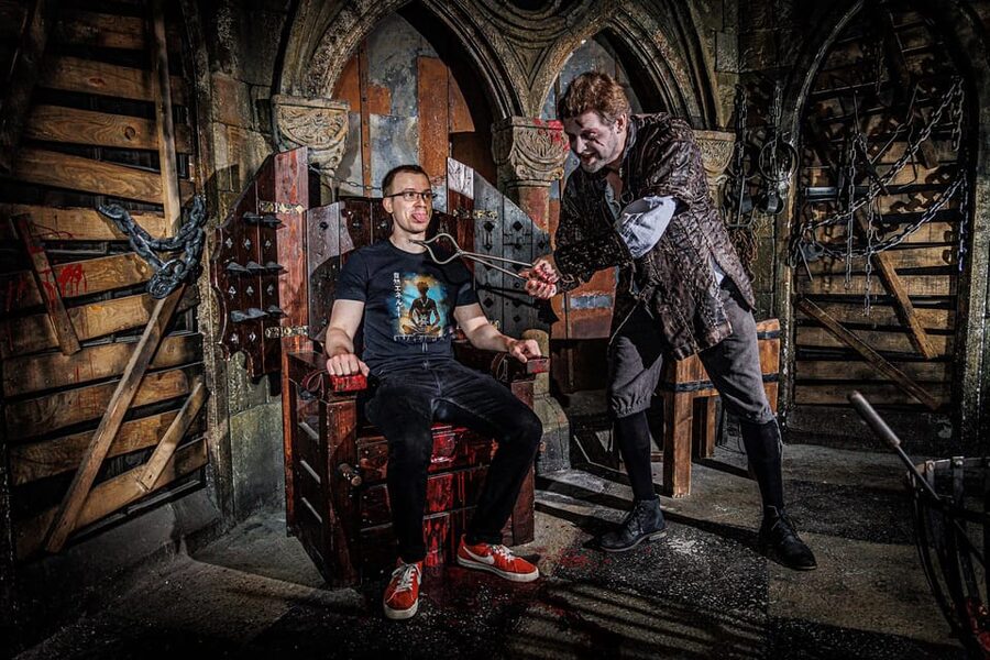 Berlin Dungeon: Happy Hour Ticket - Where the story takes you: themed stops and what to watch for