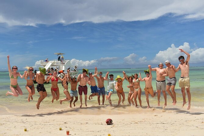 Boots and Booze in Punta Cana, A COUNTRY Party Boat Cruise - Stop 1: The natural pool float is the heart of the day