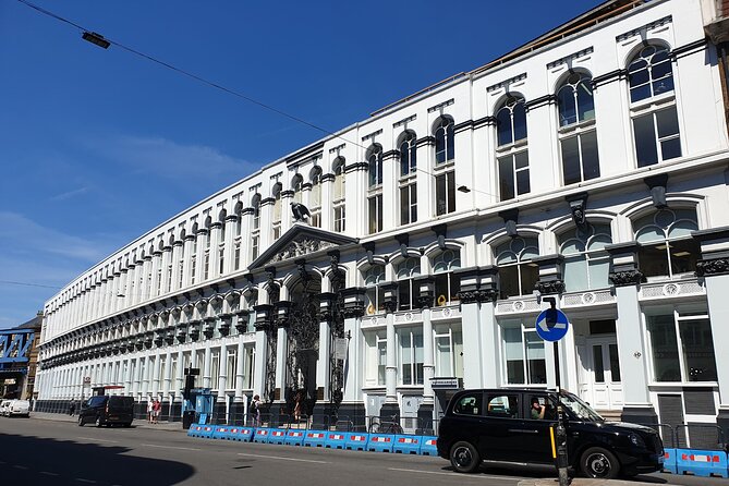Booze, Brothels & The Bard: A Walking Tour of London's Bawdy Borough - Crossing into London Bridge and Southwark Cathedral: big landmarks, serious mood