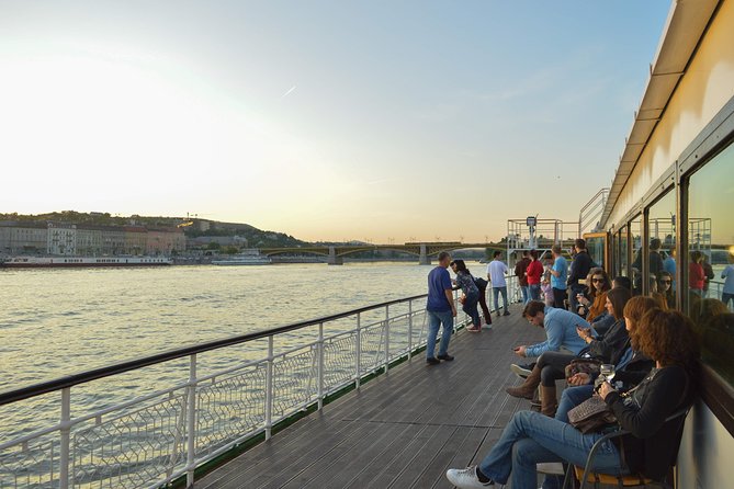 Booze Cruise Budapest Sightseeing Danube Cruise - Why this Budapest booze cruise is a smart sightseeing shortcut