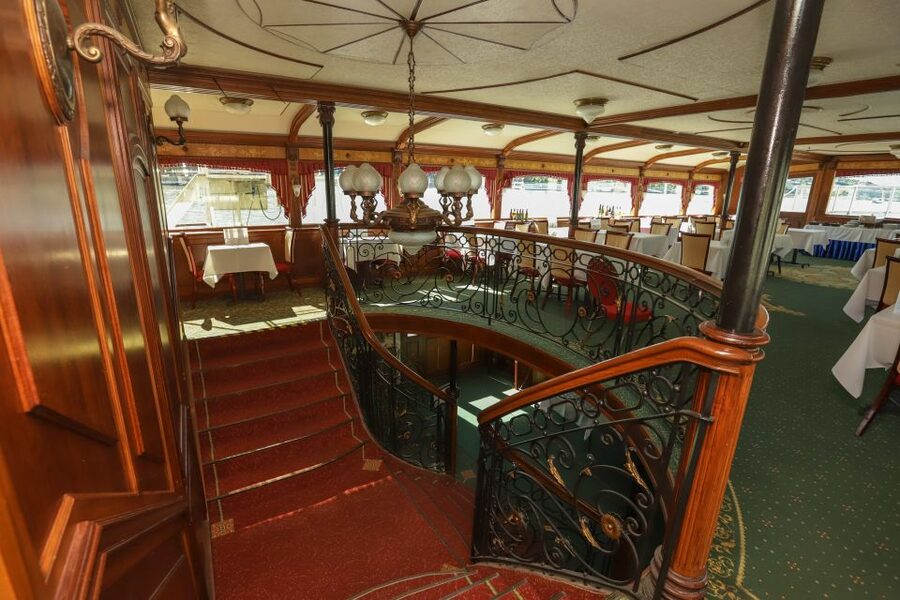 Budapest: 1 hr Sunshine Booze Cruise with Prosecco - Getting on Board at Akadémia Dock 2 (and not wasting your time)