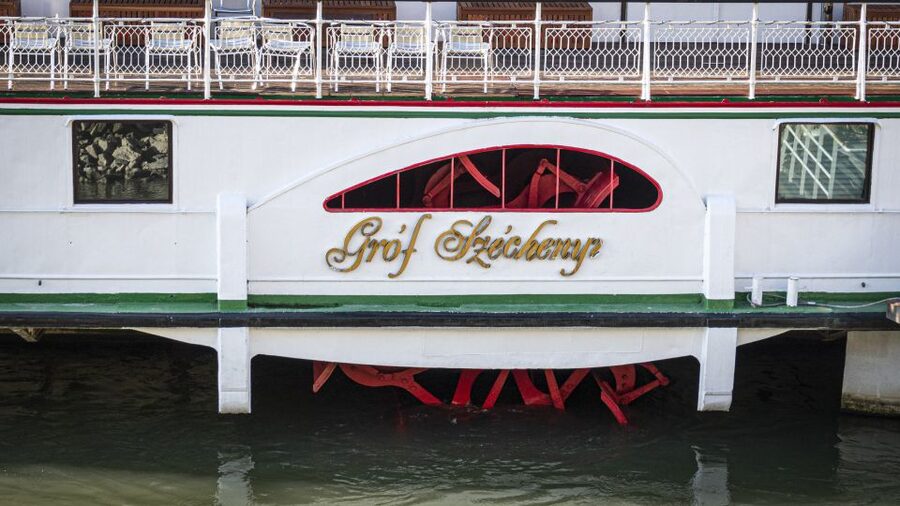 Budapest: 1 hr Sunshine Booze Cruise with Prosecco - On-board drinks: how your ticket option changes the fun