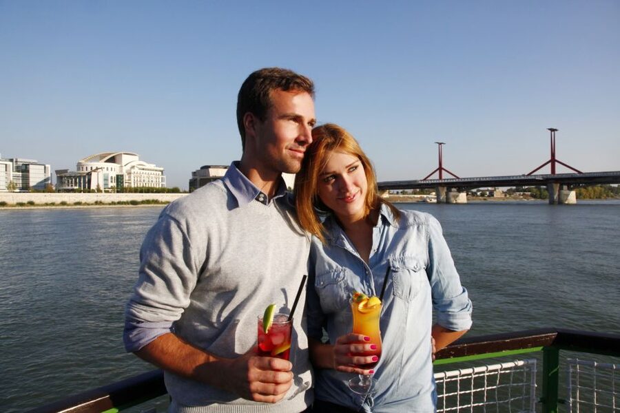 Budapest: 1 hr Sunshine Booze Cruise with Prosecco - Why this is such good value at around $16