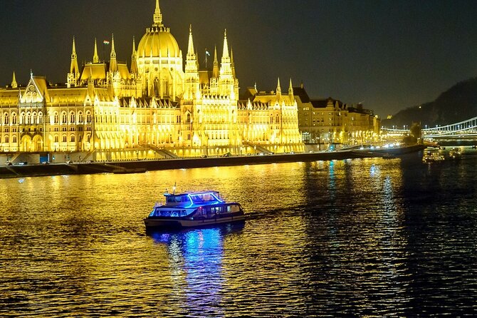 Budapest Danube Sightseeing Cruise with Unlimited Drinks - Unlimited drinks: what you should expect in real life
