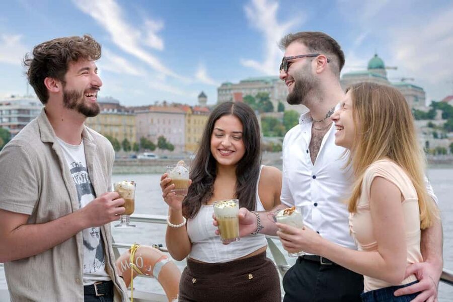Budapest: Downtown Budapest Unlimited Booze Cruise - Getting the best views: where to stand and how to avoid photo frustration