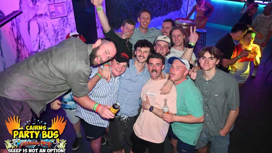 Cairns: Ultimate Party Bus with drinks included - Where you meet and when the night starts (Friday vs Saturday)