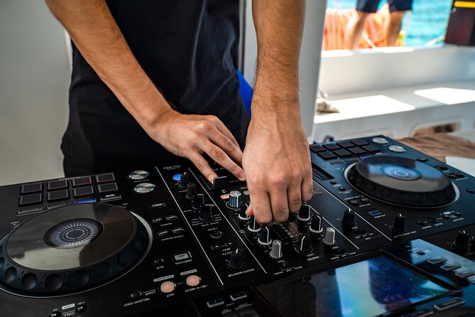 Catamaran Booze Party With Open Bar in Cancun - Key points before you book