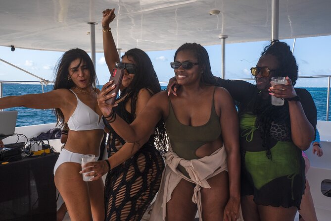 Catamaran Booze Party With Open Bar in Cancun - Group size: up to 100 people on a catamaran