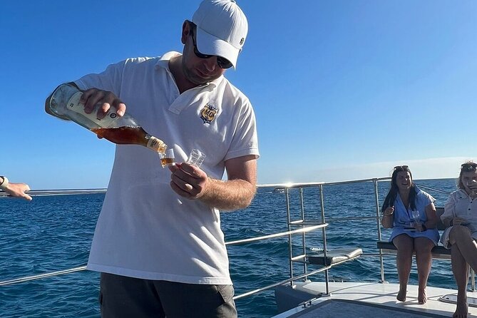 CATAMARAN OCEAN CRUISE TOUR, Food & Drinks included! - Group size reality check (and how weather can change the day)
