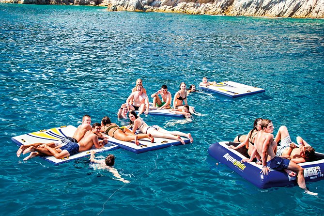 Catamaran trip with other groups along the Costa Brava. Saturday. - Costa Brava in 4 Hours: How the Timing Feels