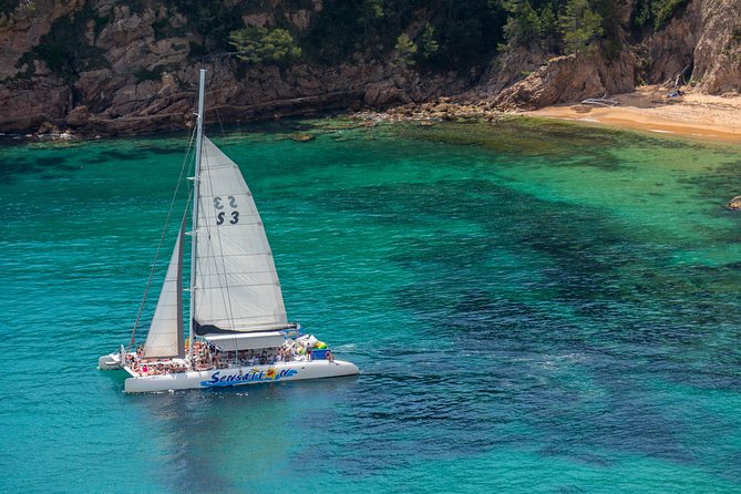 Catamaran trip with other groups along the Costa Brava. Saturday. - The Anchor Stop Near the Rocks: Where the Water Fun Happens