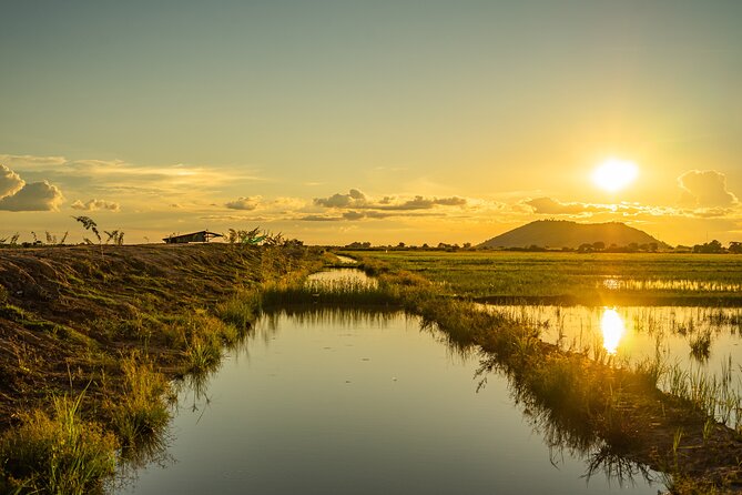 Countryside Sunset Jeep Tour with Drinks included - Your guide: English explanations that keep the stops meaningful