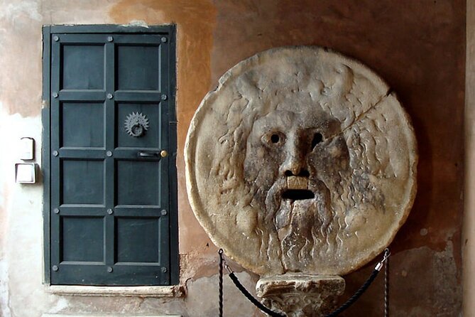 Day drinking in Rome - Scandalous Roman History - Aventine Keyhole photo stop: a quick pause that changes the mood