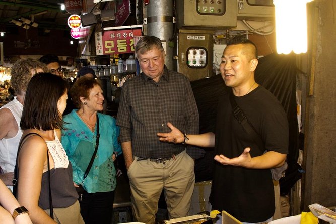 Drinking and Eating through the Alleys of Seoul - The guide: Mike and what his background changes