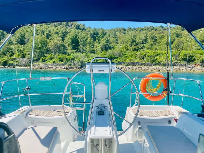 Elegant Day-Sailing Tour-Lunch&Drinks included - Lunch and Drinks: A Practical Feed, Not a Complicated Meal Plan