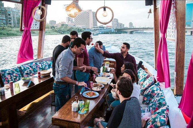 Elite Boats Tour in Cairo & Giza with Drinks Included - Qasr el Nil Bridge and the Bronze Lions: An Elegant History Stop You Pass Without Getting Tired