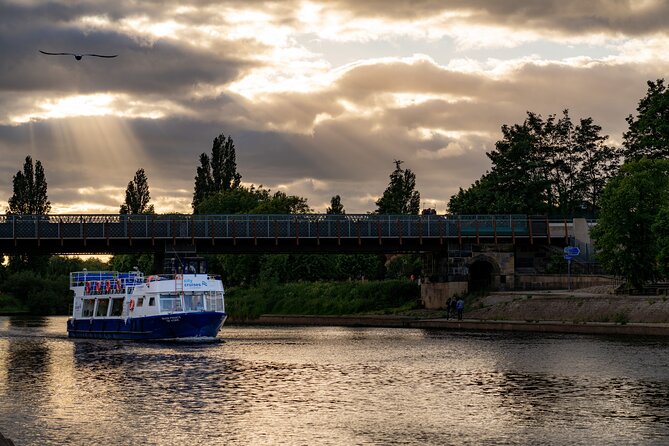 Evening 'Happy Hour' Boat Cruise For All Ages In York - Onboard commentary: stories, bridges, and how to hear it