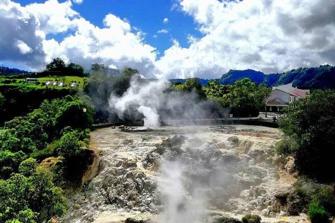 Full Day Jeep Tour Furnas with lunch (Cozido) and drinks included - Ponta Delgada pickup and an 8-hour east São Miguel Jeep route