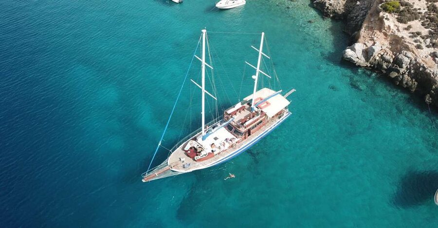 Half-Day Athens Cruise: Swim Stop,Lunch, and Drinks Included - Traditional wooden boat comfort (and what it means for you)