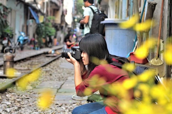 Hanoi city tour and drinking beside railway- group tour - Stop 1: Tran Quoc Pagoda’s island setting in about 45 minutes
