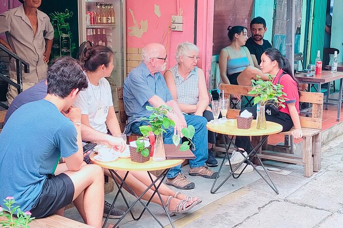 Hanoi city tour and drinking beside railway- group tour - Stop 4: Duong Tau railway and the Train Street reality check