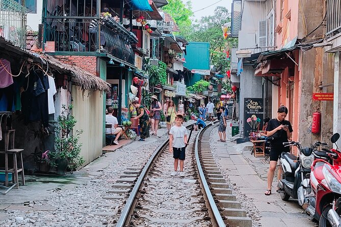 Hanoi city tour and drinking beside railway- group tour - Stop 2: Vietnam Museum of Ethnology for 2 hours of cultural context