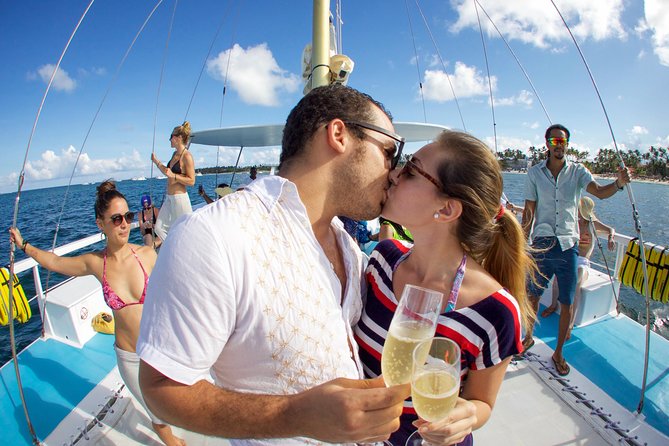 Happy Hour Sailing Cruise from Punta Cana - What’s not included: photos and extras (so you can decide early)