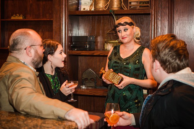 Haunted Chicago Booze and Boos Ghost Walking Tour - Where this haunted Chicago booze tour really shines
