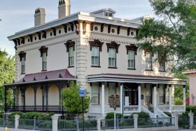 Historic Happy Hour - Gazebo Bar and the residential district walk: architecture you can name