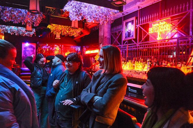 Hollywood Cocktails and True Crime Tour: 3 Drinks Included - Guides and group size: why max 12 changes the whole feel