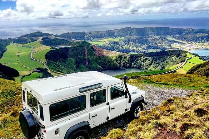 Jeep Tour Full Day Sete Cidades & Lagoa do Fogo with lunch and drinks included. - Muro das Nove Janelas: Nine Openings, One Local Detail