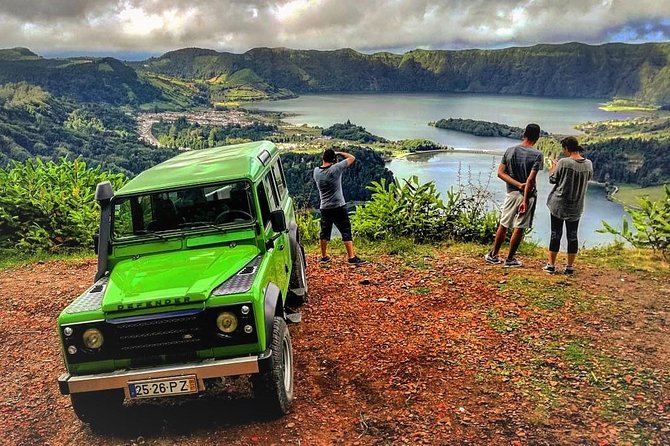 Jeep Tour Full Day Sete Cidades & Lagoa do Fogo with lunch and drinks included. - Pico da Barrosa (947m): The Viewpoint Break