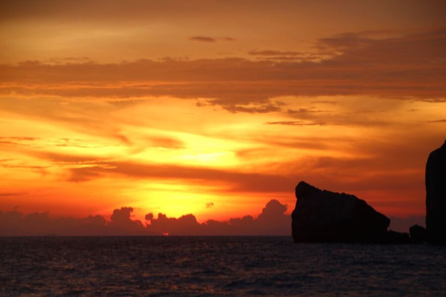 Koh Phi Phi: Captain Bob's Private Booze Cruise - Meeting at Blue Flow: The One Place You Must Find