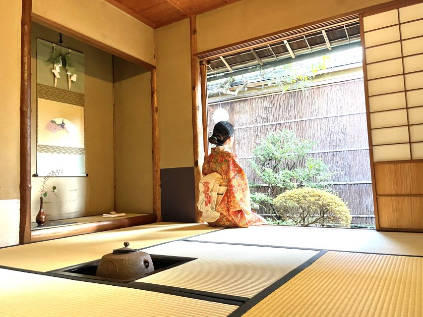 Kyoto: Maiko Happy Hour at a Historic Machiya - Buyō dance in a Kyoto townhouse: watch how precision travels