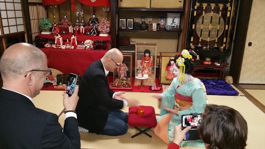 Kyoto: Maiko Happy Hour at a Historic Machiya - Photos, questions, and the rare access factor