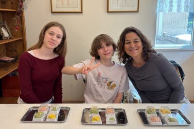 Making Japanese desserts Nerikiri & drinking matcha in Tokyo - Matcha after you knead: the flavor payoff