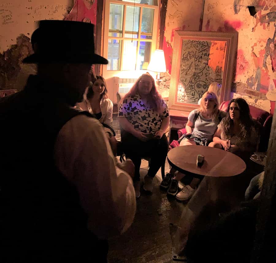 Memphis: Drinking Spirits with Spirits Haunted Pub Crawl - Meeting at The Broom Closet and getting the timing right