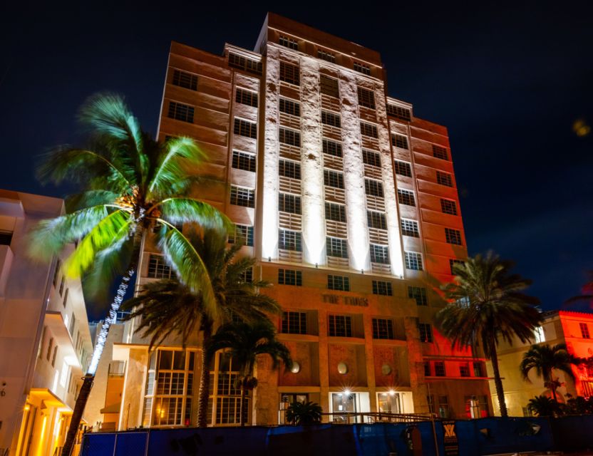 Miami: Ghosts, Boos and Booze Haunted Pub Crawl - Tropezón Bar on Española Way: gin & tonic and Al Capone vibes