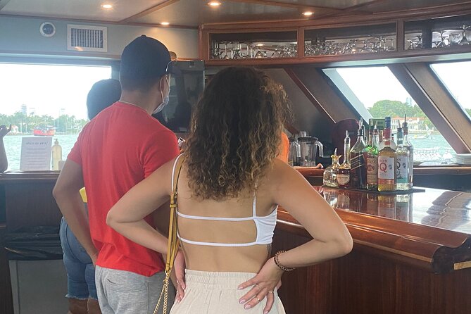 Miami Skyline: Happy Hour Cruise Music & Cash Bar - Where the cruise starts: meeting point confusion and what to do