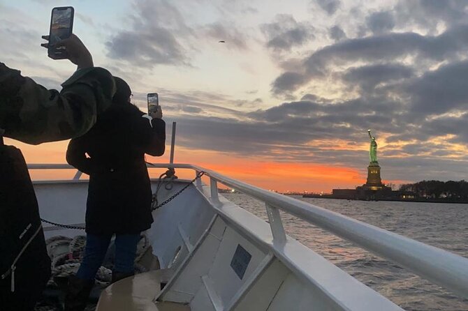 NYC Skyline lights Happy Hour and Cash Bar - The skyline sweep: Manhattan on both sides and the bridge moments