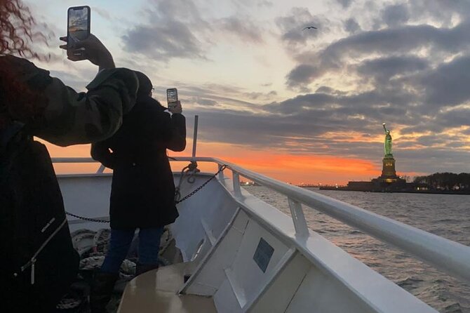NYC Skyline lights Happy Hour and Cash Bar - The boat and comfort factors: indoor, outdoor, and window reality