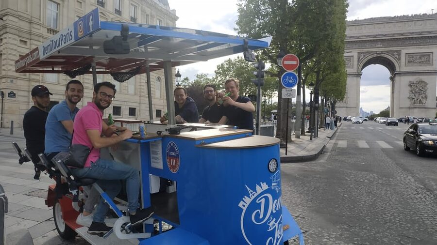 Paris: Beer Bike Bar With Drinks Included - Trocadéro: Eiffel Tower views plus a drink-and-photo rhythm