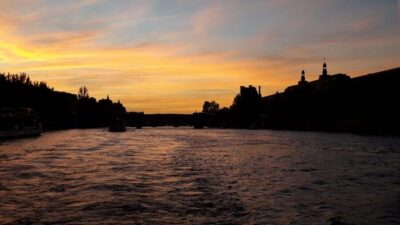 Paris: Happy Hour Evening Cruise on the Seine River - The Seine route: Notre-Dame first, then the Eiffel Tower