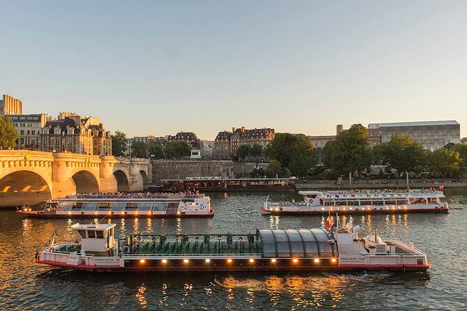 Paris: Seine River Sightseeing Sunset Cruise with Champagne - Île Saint-Louis and Hôtel de Ville: Where Local Evening Life Shows Up