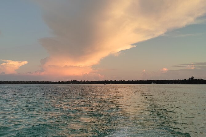 Party Boat / Booze Cruise and Snorkeling - Open Bar - Natural pool stop: where the bar is in the water